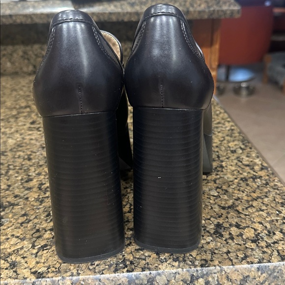 Like new. Worn around house. - Picture 5 of 9